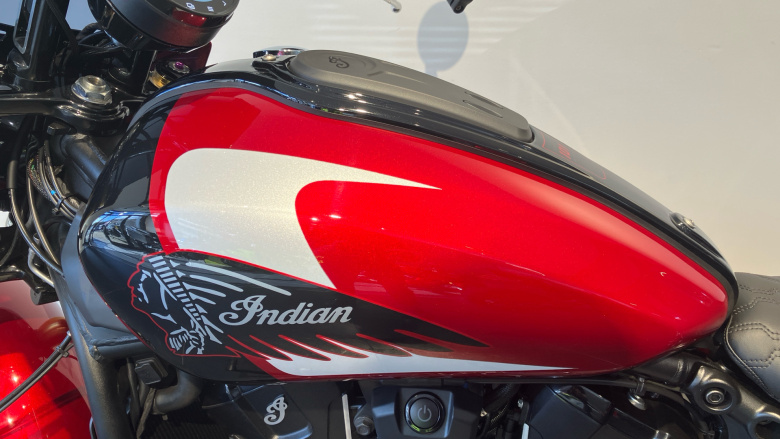 Indian Scout 101 Ltd+Tech Maroon w/graphics (25MY)